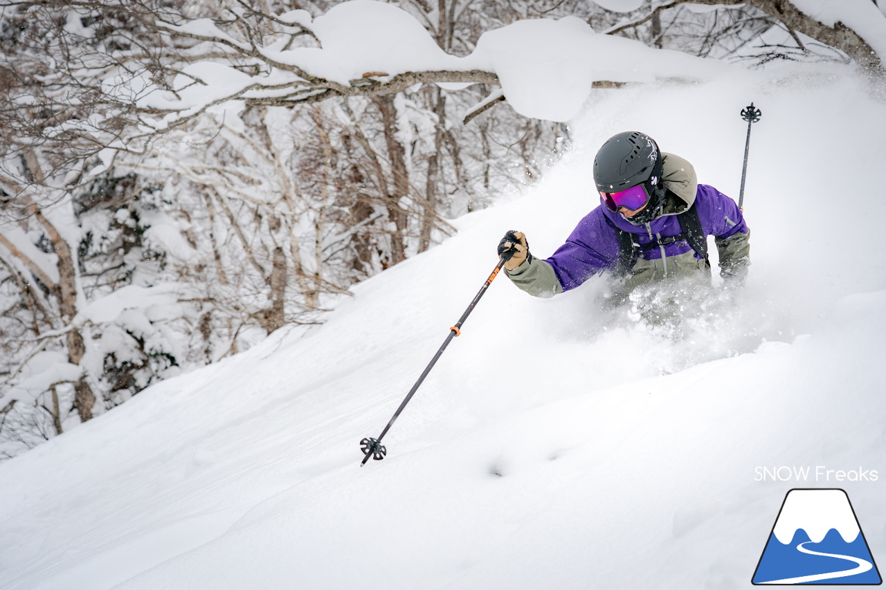 サッポロテイネ｜プロスキーヤー・中西太洋さんが、今季 SNOW Freaks 初登場。コンディション良好なゲレンデ＆パウダーを滑る、そして、撮る！
